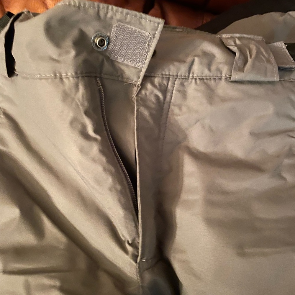 Snow Pants 🎿⛷️🏂❄️☃️❄️ - Picture 6 of 11